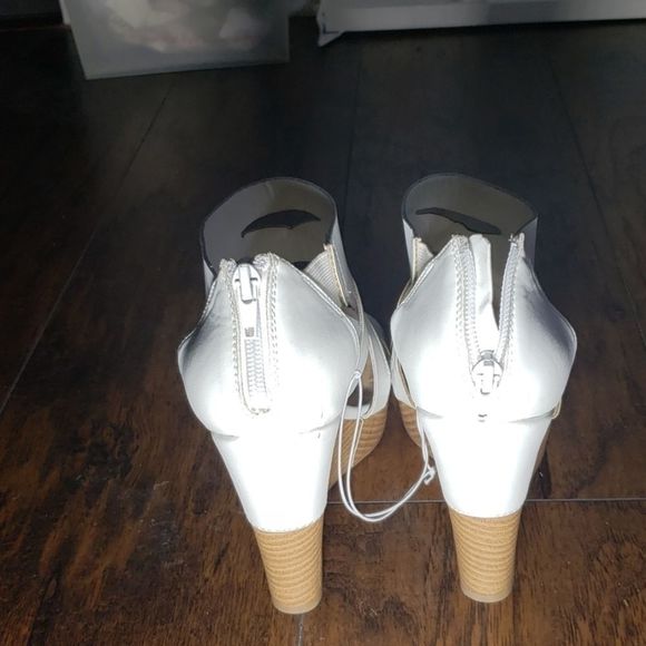 Shoes - Picture 3 of 8